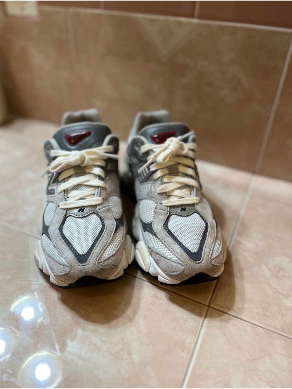 New Balance Women’s' Gray and White Mesh Sneakers - Picture 3 of 7